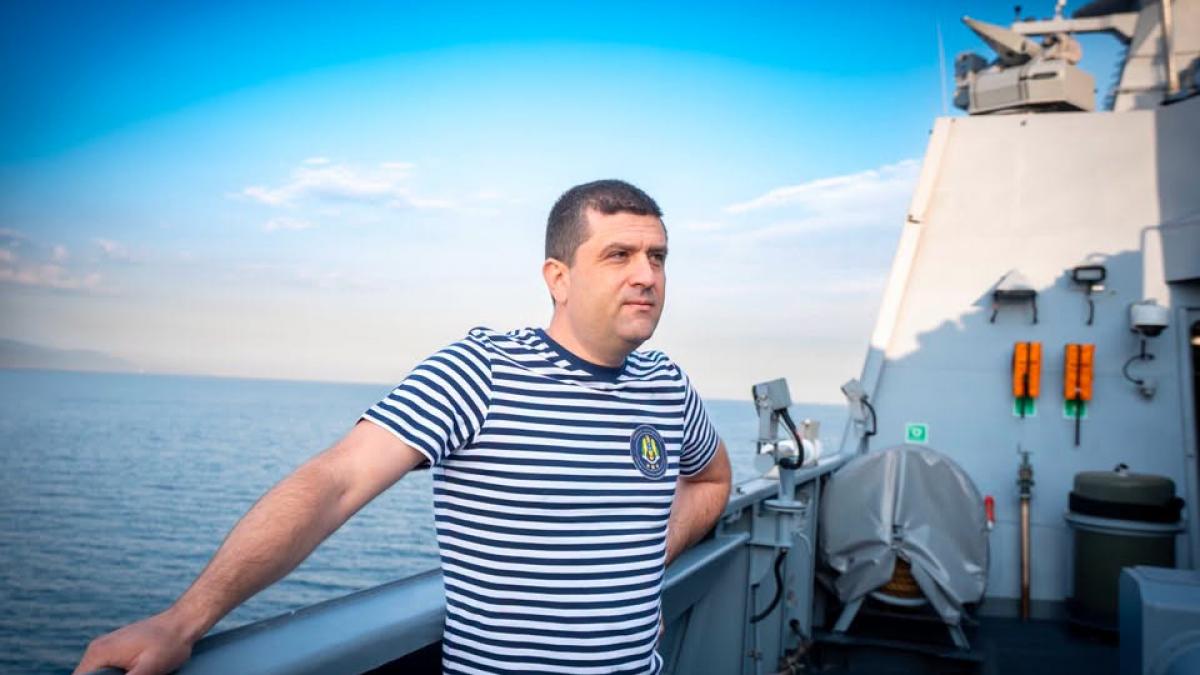 miruta se intoarce de la summit ul nato cu corveta cumparata din turcia e trist ca militarii nostri pun mana rar pe o asa nava
