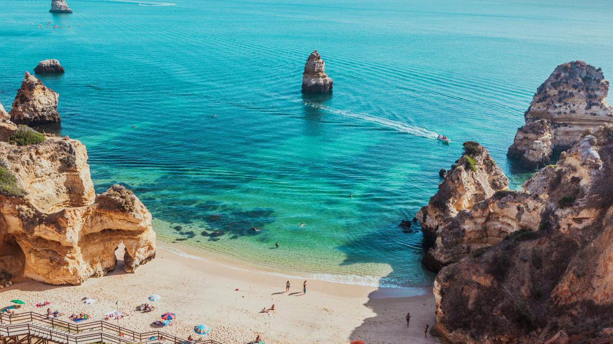 apa a ajuns la un record de 26 1 grade in largul orasului faro doua valuri de caldura marina au lovit coasta portugaliei