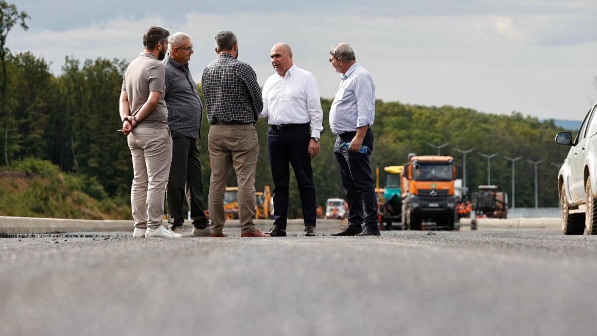 bolojan a vizitat santierul autostrazii transilvania de la 1 decembrie ar trebui sa se circule fara restrictii intre cluj si zalau