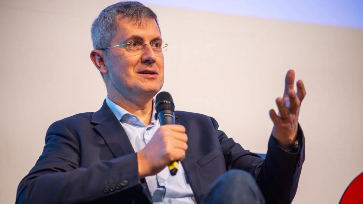dan barna audiat la dna in dosarul vaccinurilor e ca si cum cumperi 100 de tancuri in razboi si cand vine pacea faci acuzatii