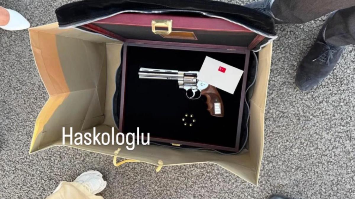 recep erdogan i a pus in dificultate pe liderii nato cu pistolul gumusay oferit ce au facut acestia cu arma rara de colectie
