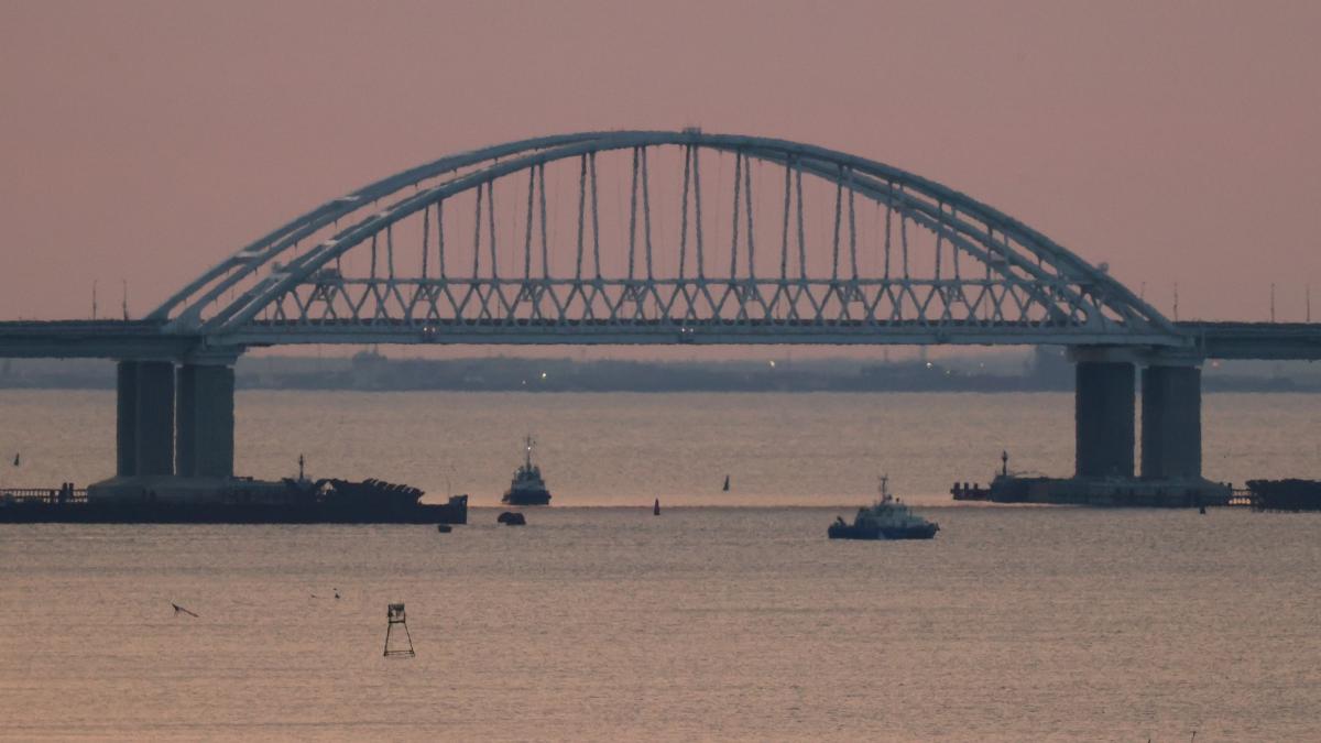 rusia suspenda transporturile maritime de cereale din marea azov dupa ce dronele ucrainene au lovit cel putin 10 tancuri petroliere
