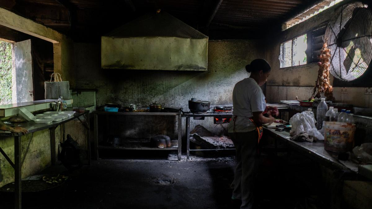 suntem sclavii curentului electric viata unei familii din cuba care traieste cu 60 de dolari pe luna si cateva ore de electricitate