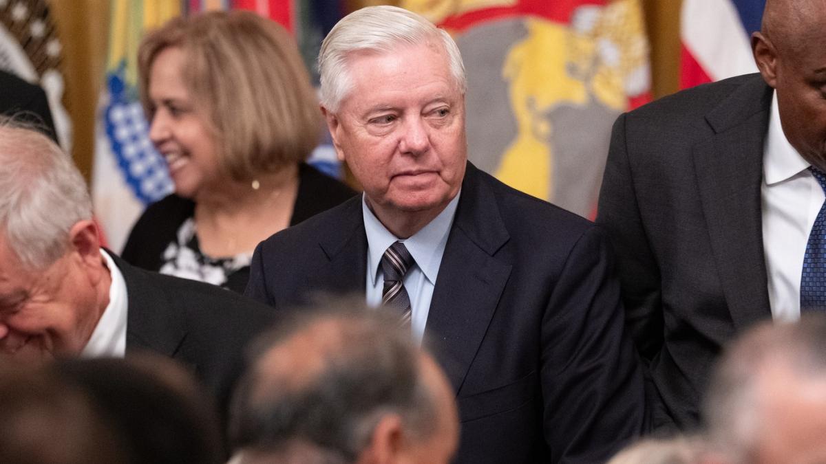 a murit senatorul republicanul lindsey graham unul dintre cei mai fideli aliati ai presedintelui donald trump