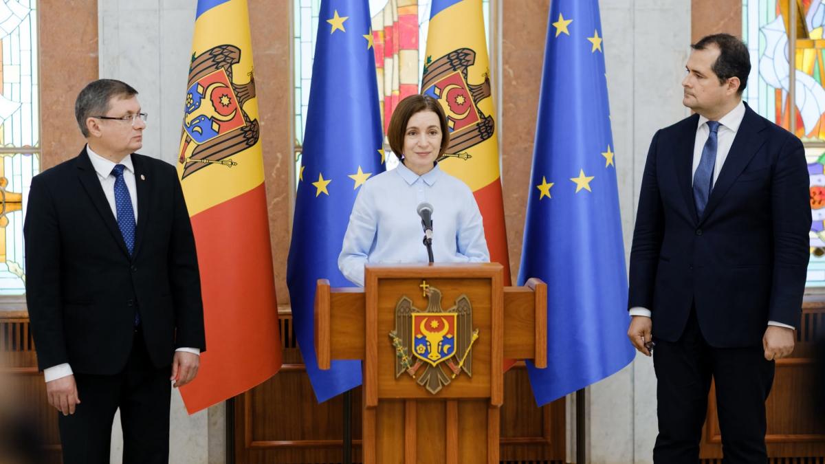 a studiat la harvard si vorbeste fluent cinci limbi straine cum arata cv ul lui vasile tofan premierul desemnat de maia sandu