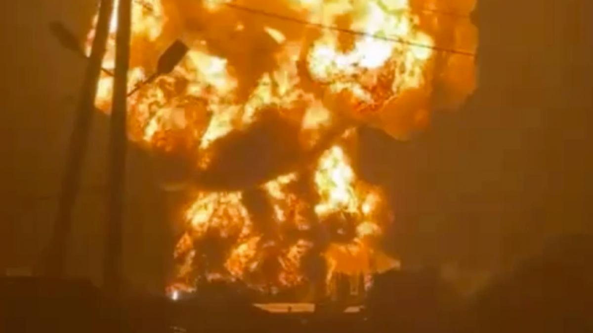 ucrainenii au atacat cu drone moscova si un depozit de petrol din regiunea rusa stavropol incendiu puternic intr o zona industriala