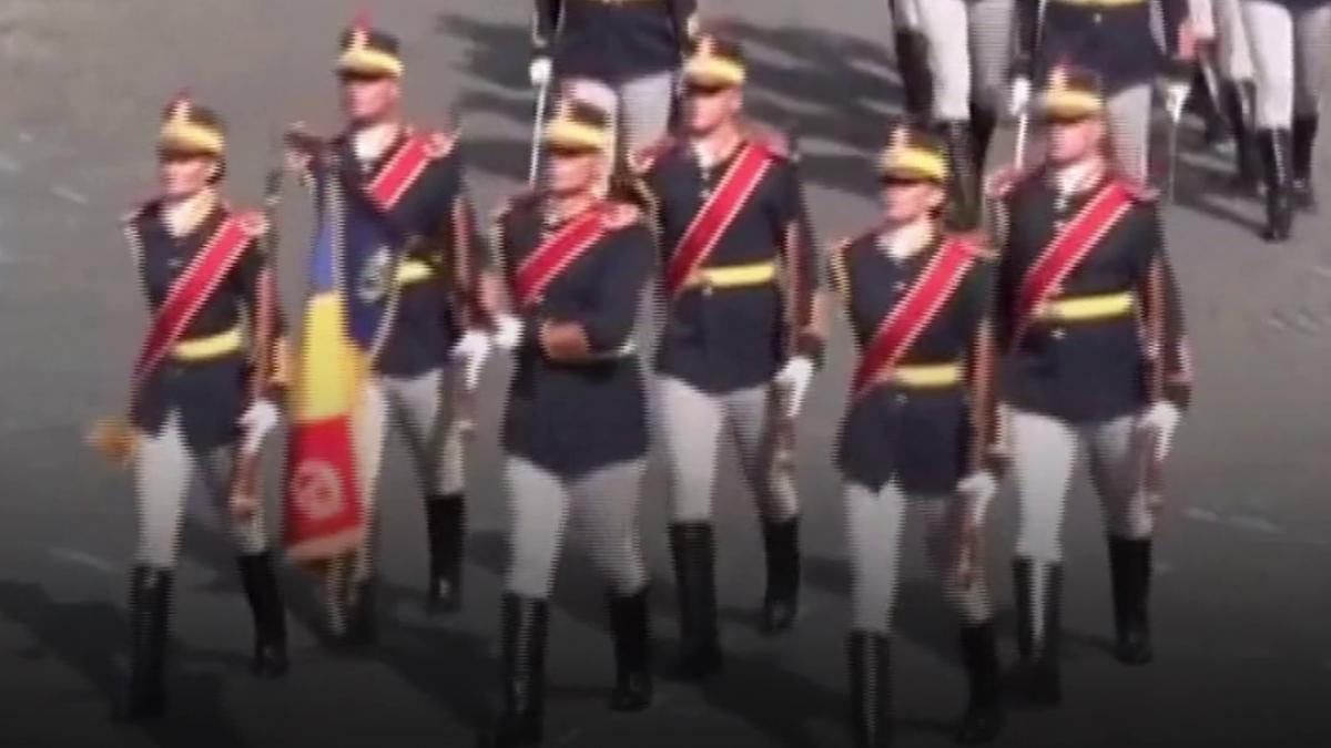militarii romani au participat la impresionanta parada de pe champs elysees in semn de unitate pentru ucraina