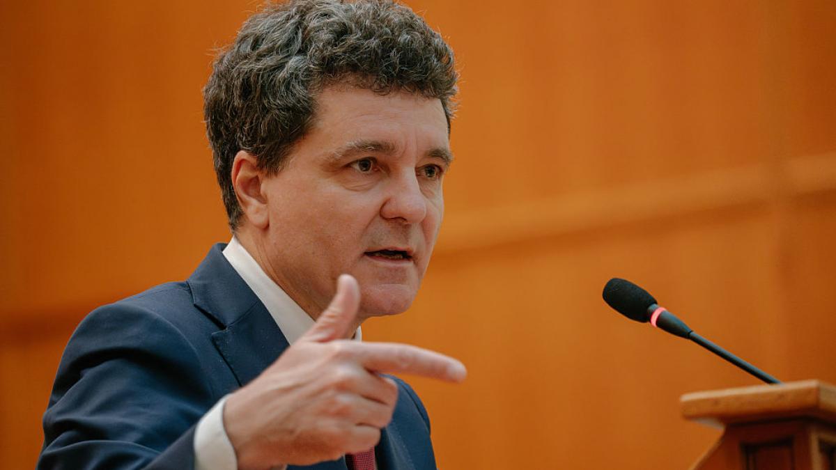 nicusor dan anunta de la paris ca sunt pasi timizi spre conciliere intre partide daca vor guvern tehnocrat voi desemna un premier