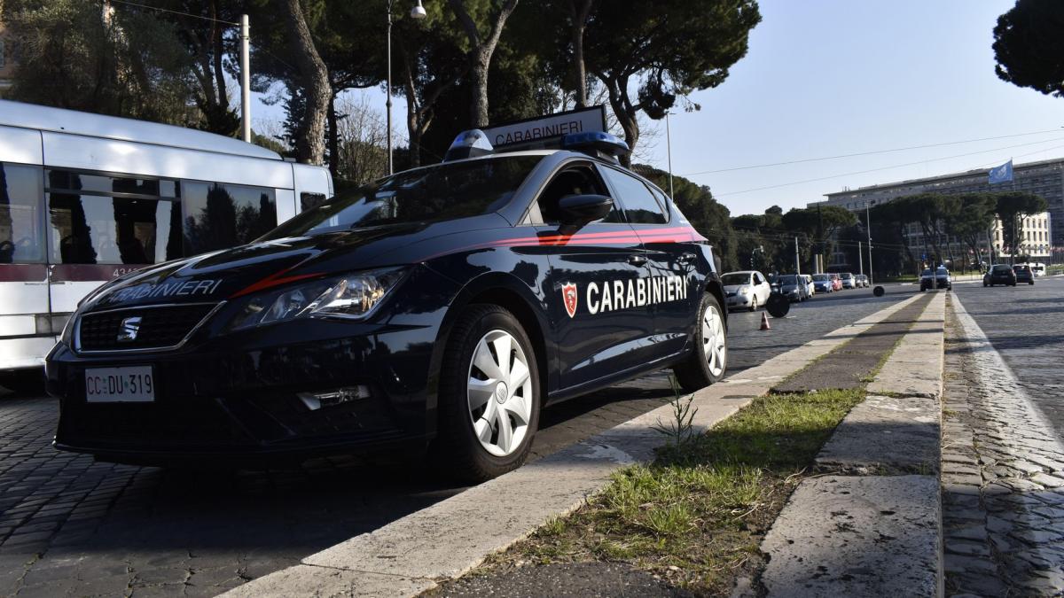 o masina de carabinieri la Roma