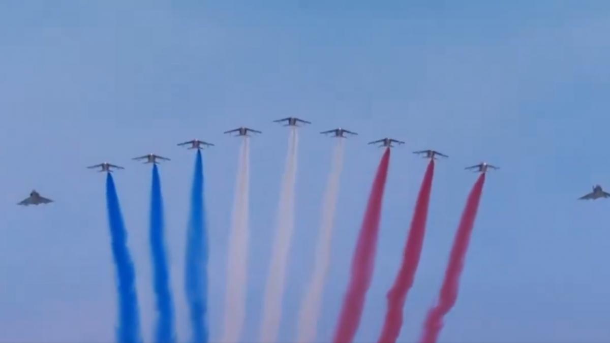 trupe europene participa la parada de pe champs elysees in semn de unitate pentru ucraina sunt prezenti liderii coalitiei de vointa