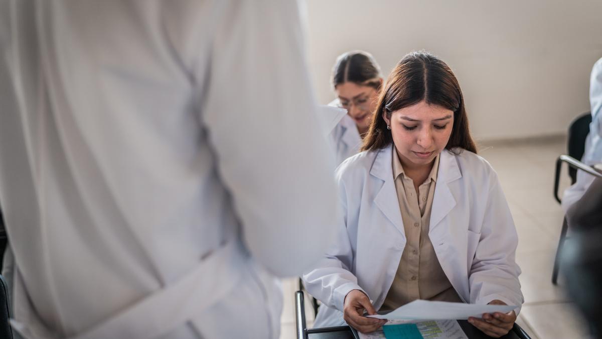 ministerul sanatatii schimba regulile examenului pentru titlul de medic medic stomatolog si farmacist specialist