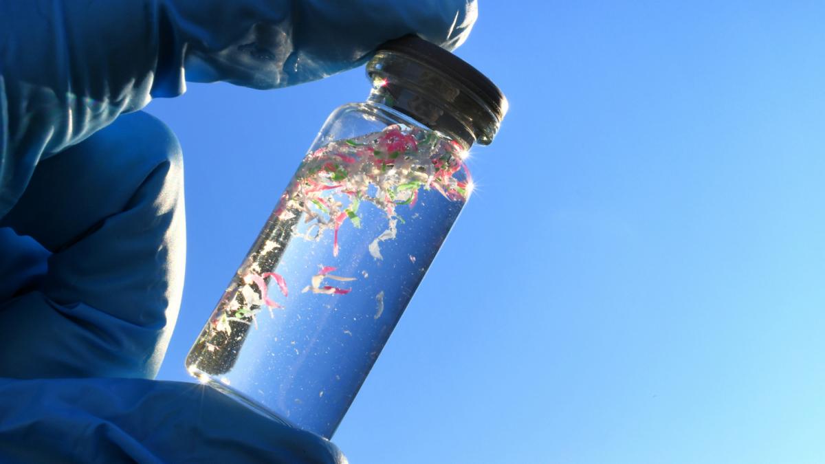 microplastic mostra apa eprubeta