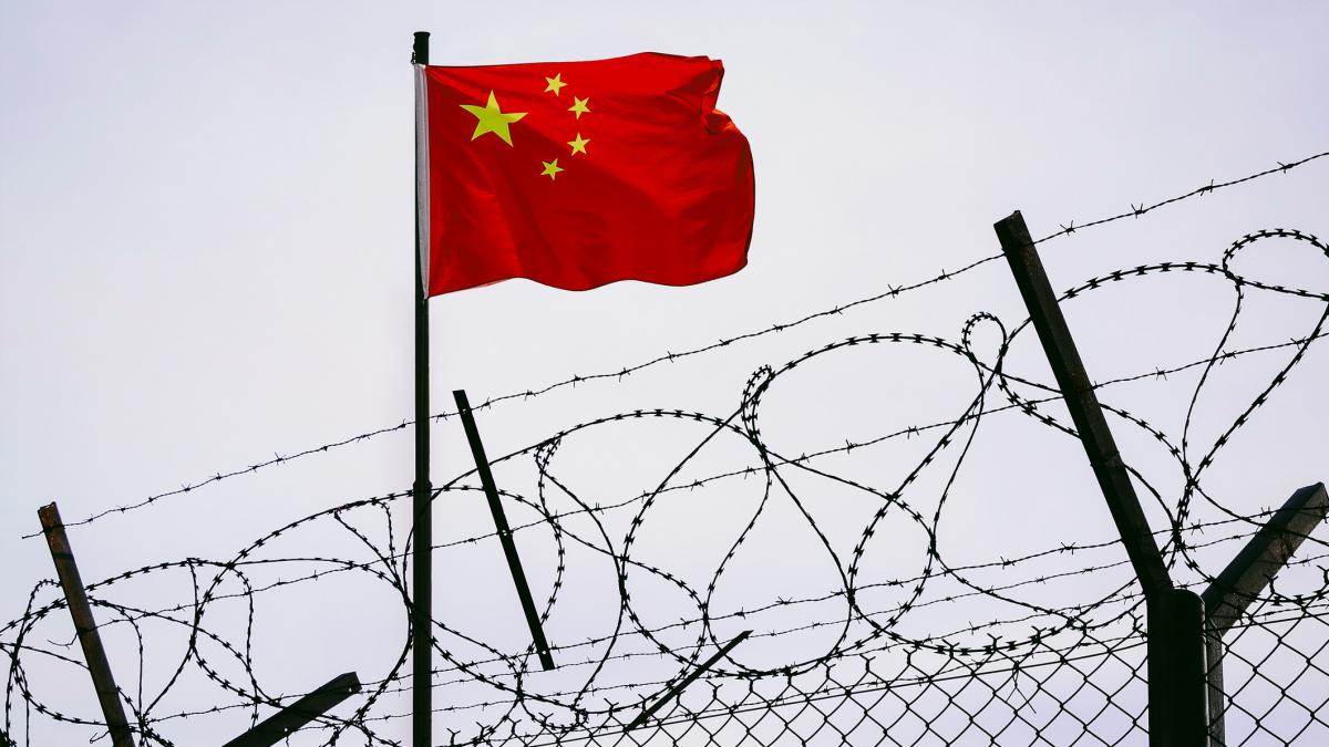 închisoare china cu steag chinez