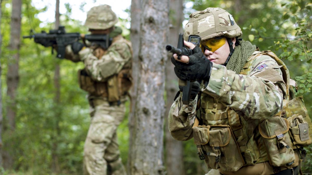 regatul unit va trimite inca 400 de militari in estonia pentru consolidarea flancului estic al nato