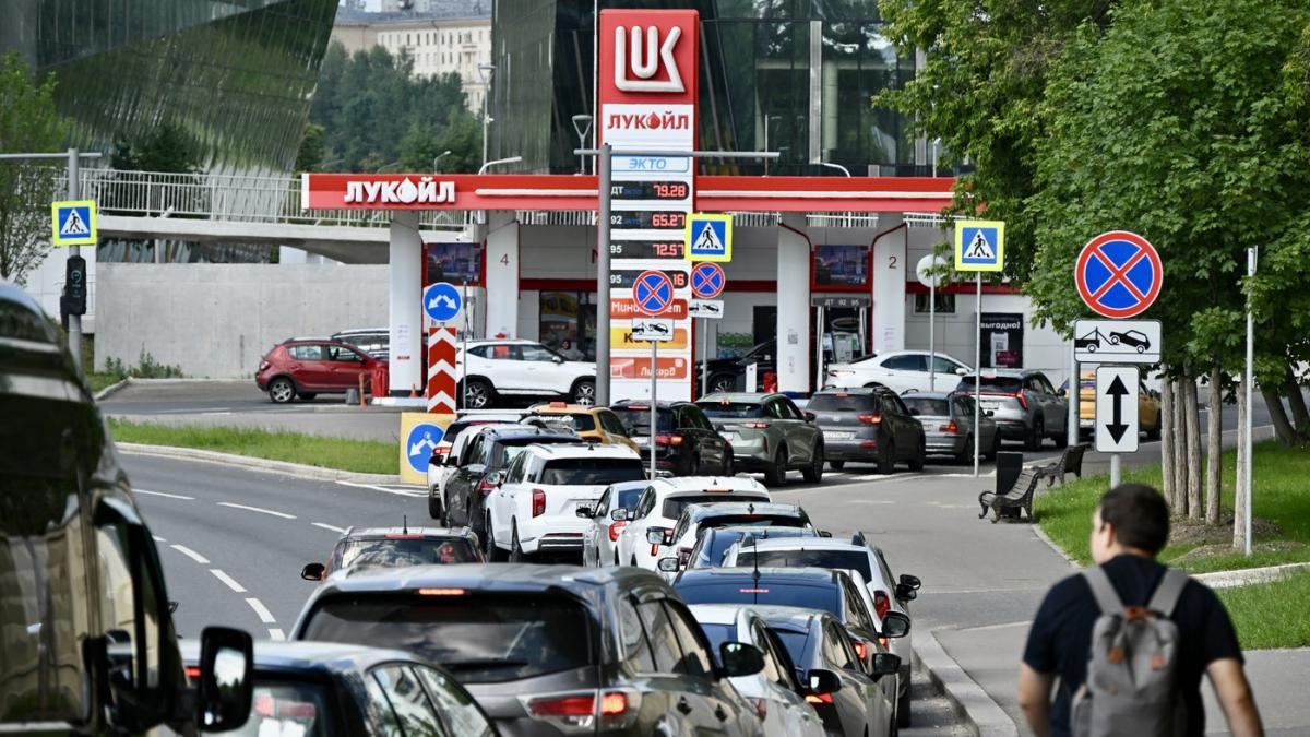 rusia devine dependenta de india pentru benzina companiile ruse cer cantitati tot mai mari de la fostii lor clienti