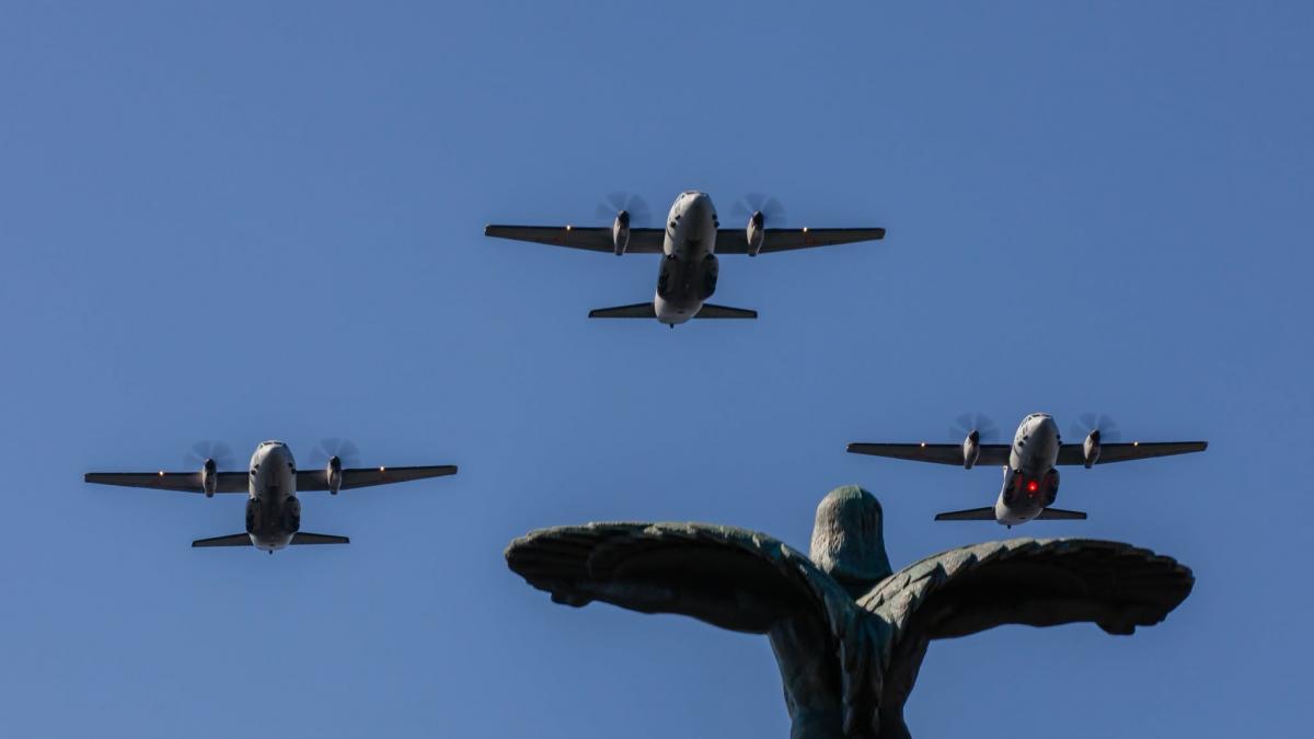 De ce se aud avioane de luptă astăzi în București. Anunțul făcut de Forțele Aeriene