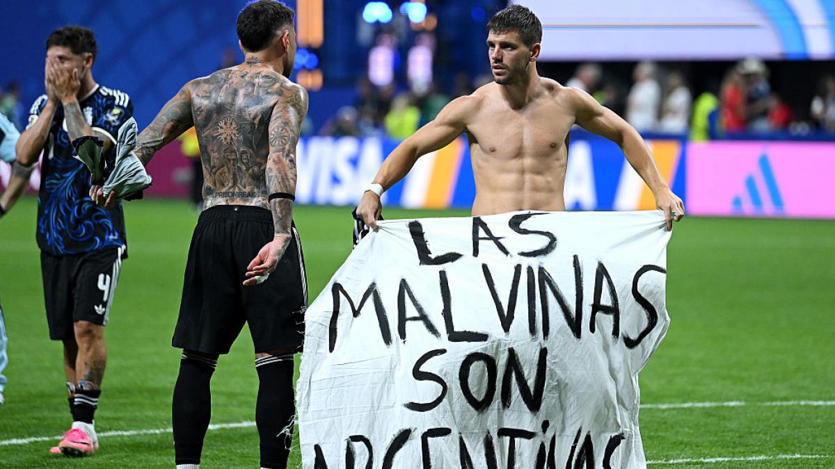 Starmer cere anchetă FIFA după ce jucătorii Argentinei au afișat un banner despre Insulele Falkland, la meciul cu Anglia, de la CM 2026