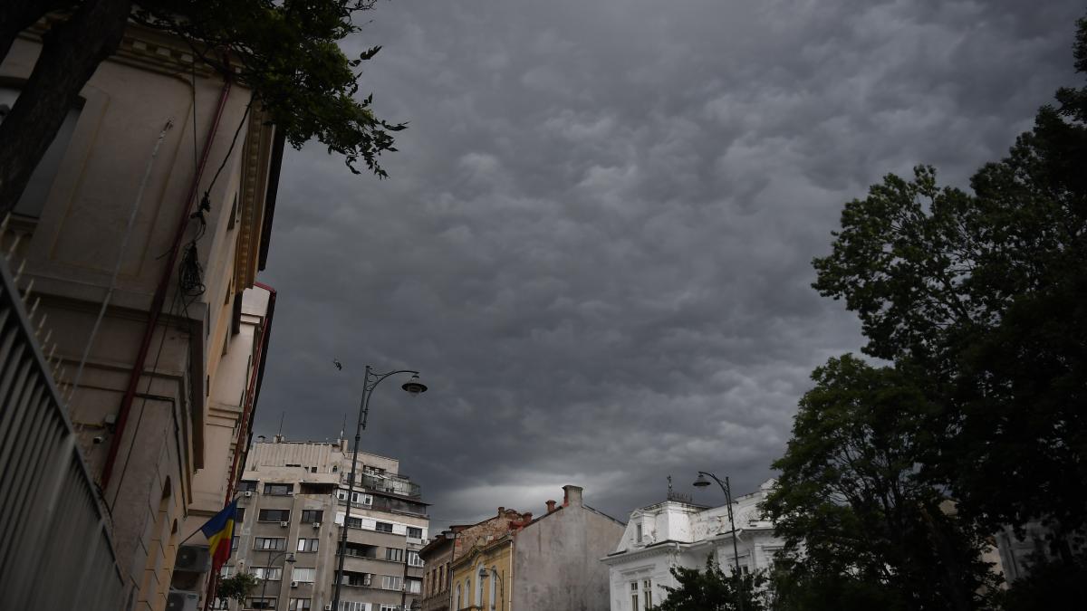 sedinta extraordinara la ministerul mediului din cauza vremii ce le recomanda autoritatile cetatenilor