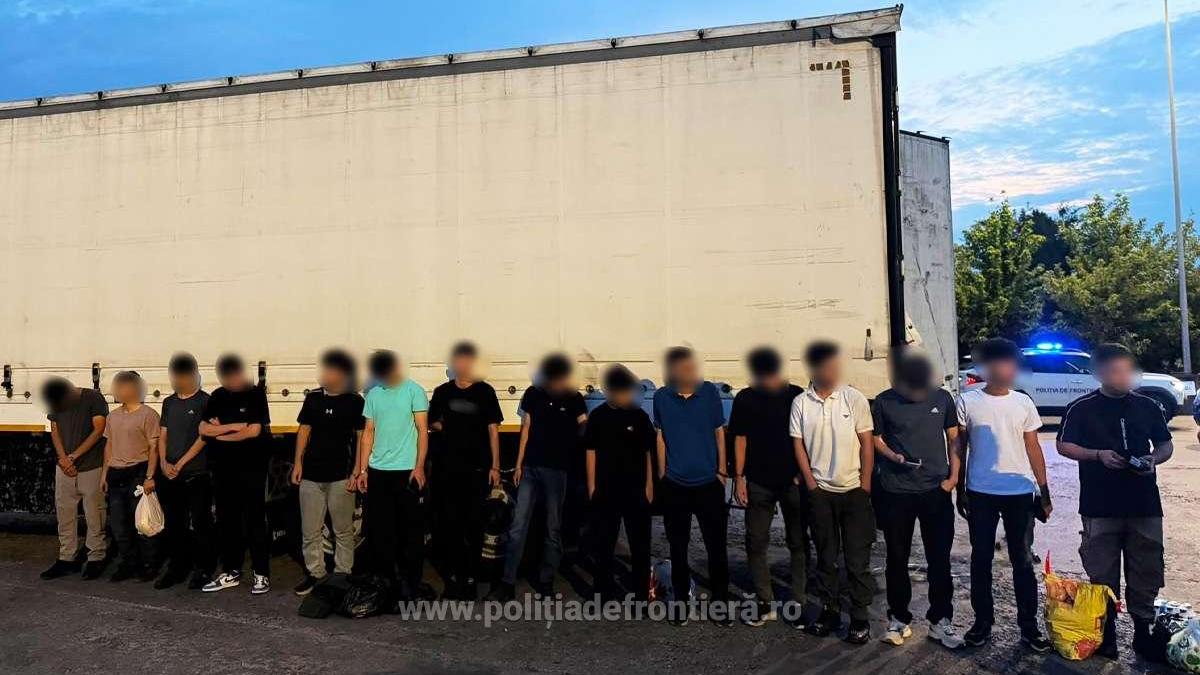 un sofer turc a fost arestat dupa ce politistii de frontiera din giurgiu au gasit 15 cetateni straini ascunsi in camionul acestuia