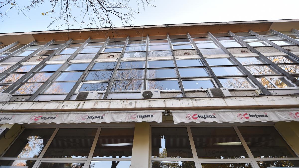 acum 115 ani se infiinta fabrica de incaltari care a ajuns simbol national dupa 89 a ajuns in faliment acum se transforma complet