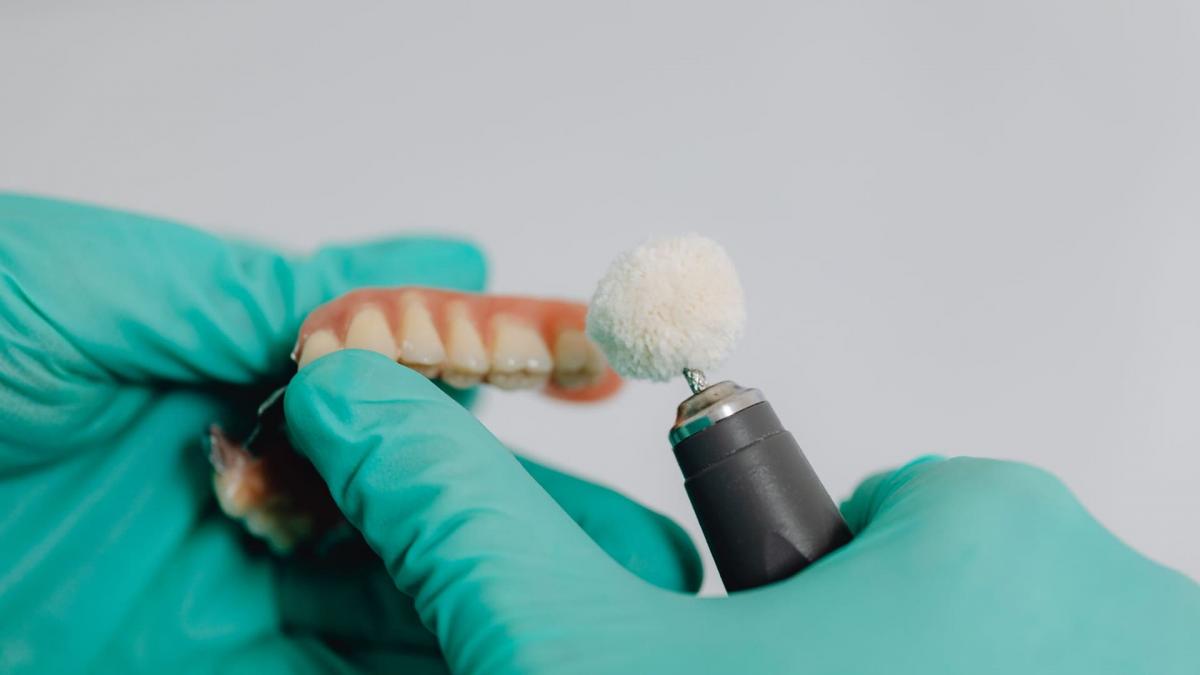 proteza implant slefuire
