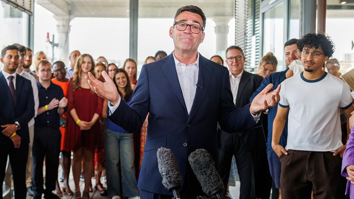 marea britanie are de azi un nou premier andy burnham el va fi desemnat oficial de regele charles sa numeasca un nou guvern
