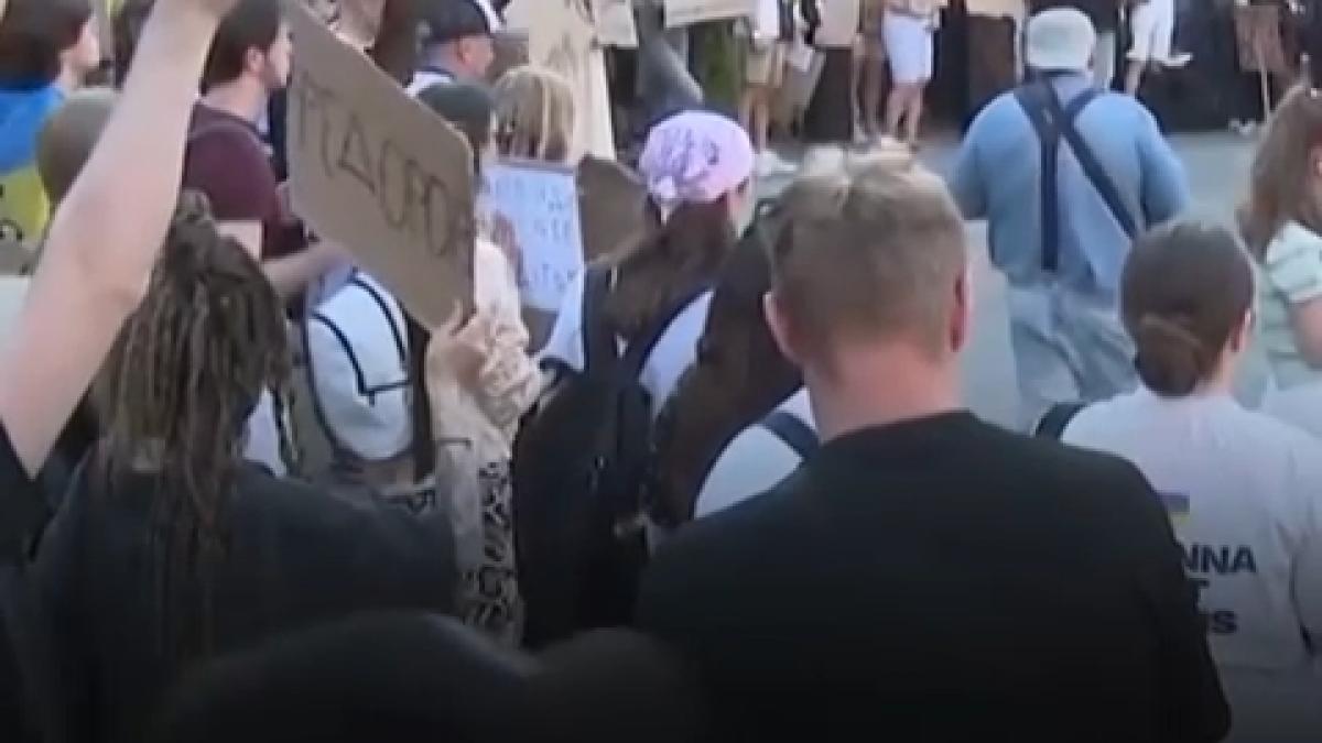 ucrainenii i au dat ultimatum lui zelenski pana vineri sa il demita pe oleksandr sirski seful armatei proteste zilnice la kiev