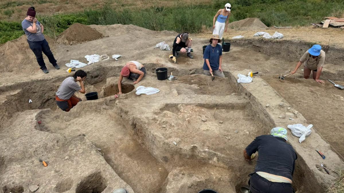 descoperire arheologica spectaculoasa langa bucuresti o locuinta veche de 6 500 de ani din cultura gumelnita a fost scoasa la iveala