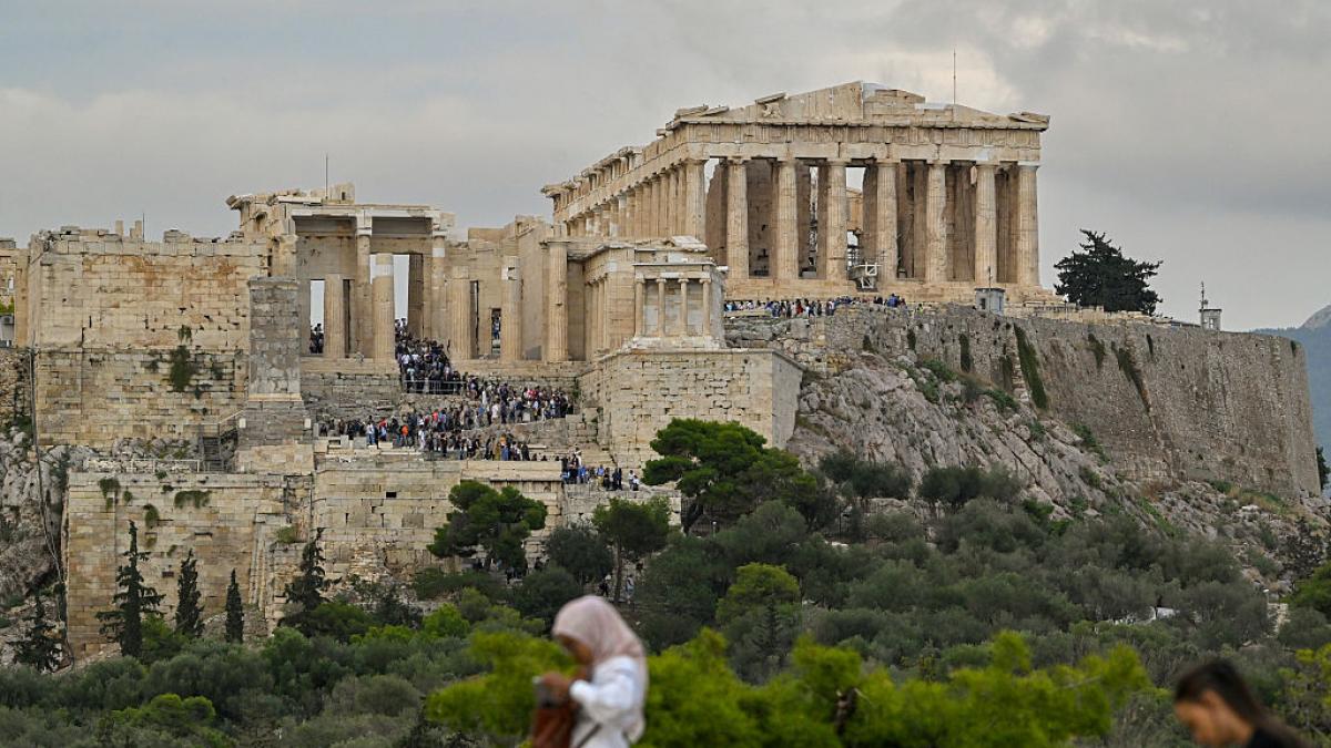 doi turisti au fost injunghiati langa acropole in grecia atacatorul a fost retinut