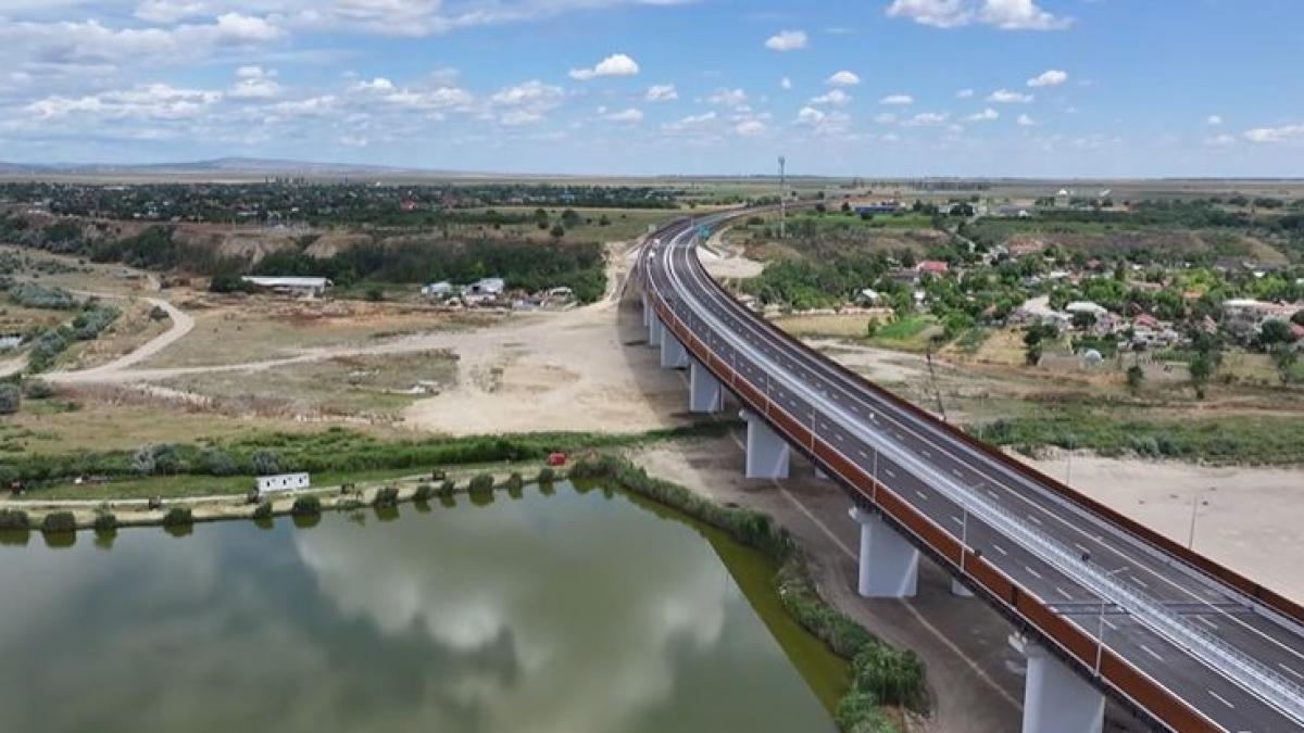imagini din aer cu lotul 2 din autostrada moldovei a7 de la terenuri arabile la infrastructura moderna si podul gigant de 1 36 km