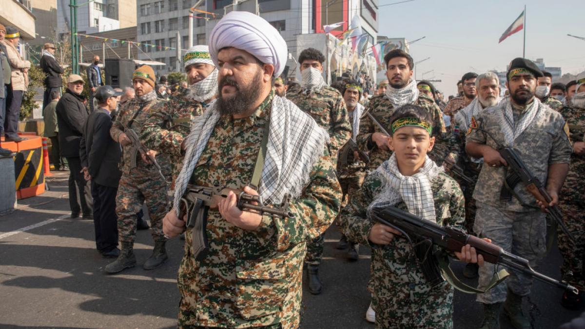 iranul spune ca si va bombarda propriul teritoriu daca va fi invadat de sua cresc temerile ca urmeaza o invazie iraniana in kuweit