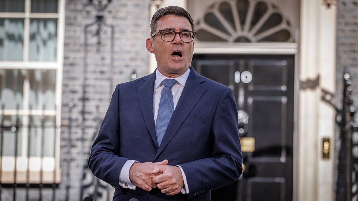 rusii au tras focuri de razboi cu o fregata in canalul manecii in timp ce andy burnham era investit premier la londra