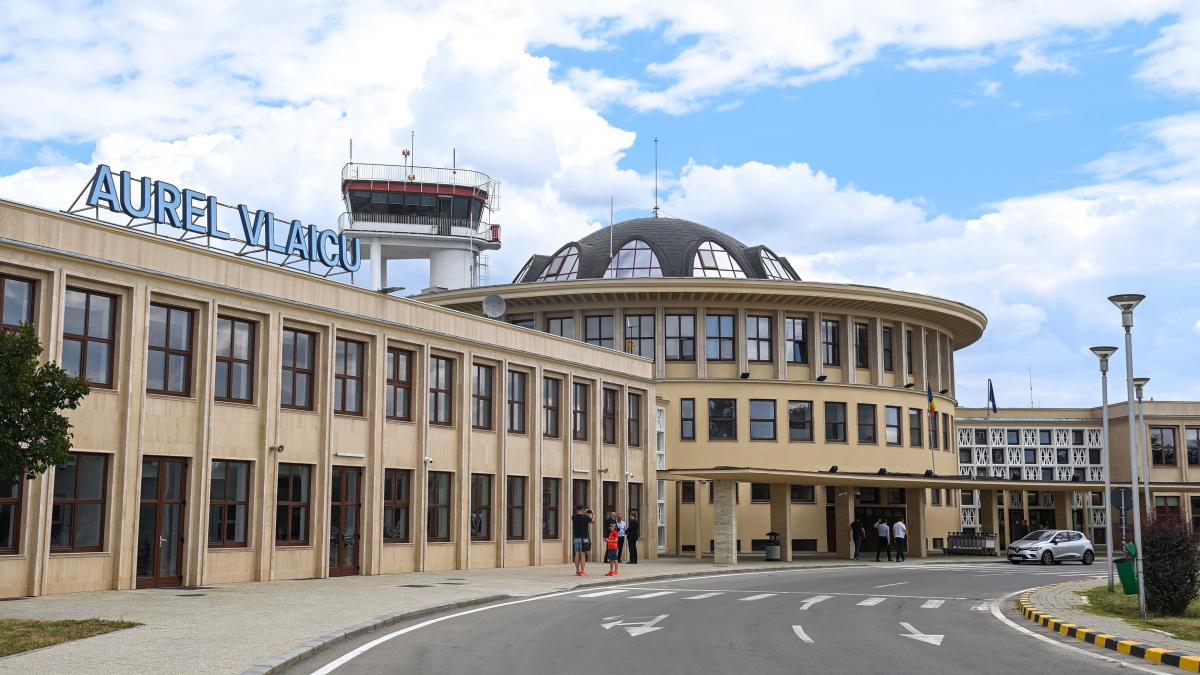 aeroportul baneasa a avut in sase luni mai multi pasageri decat in tot anul trecut record si pe henri coanda