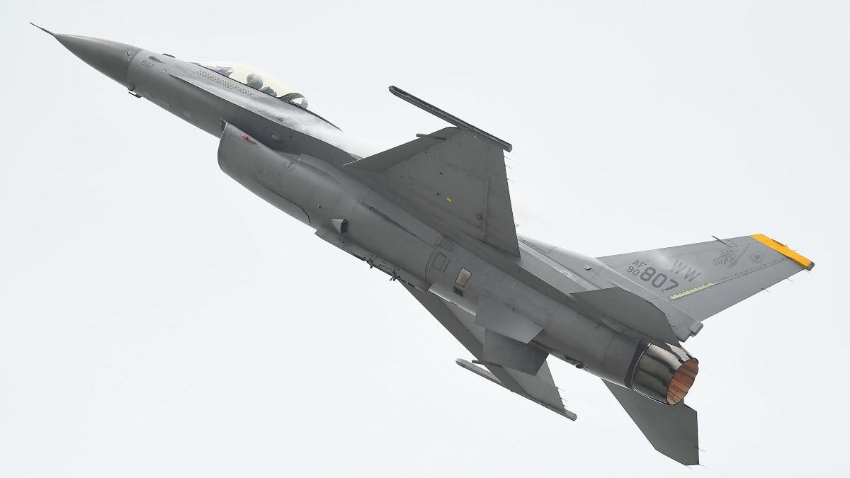 avioanele f 16 ale ucrainei ar fi doborat recent primul avion de vanatoare rusesc intr o lupta aeriana