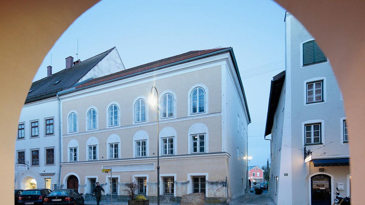 casa din austria unde s a nascut adolf hitler a devenit sectie de politie dupa ce cladirea ajunsese loc de adunare pentru neonazisti