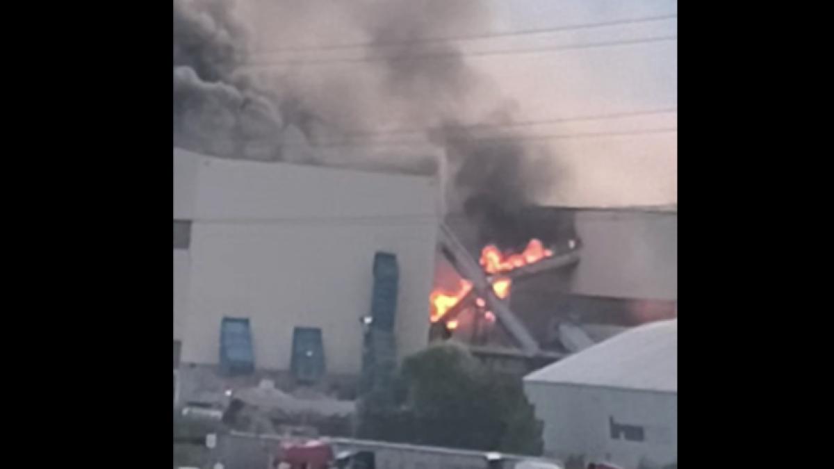 explozie urmata de incendiu la o fabrica de produse din lemn din brasov
