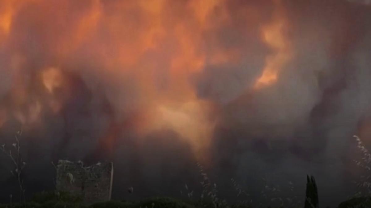 incendiu major in sudul frantei flacarile se extind spre mai multe localitati