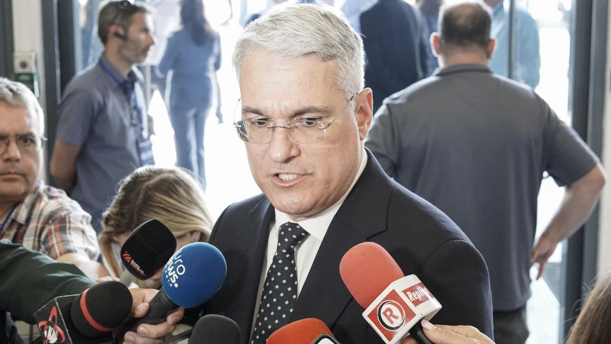 pislaru anunta ca guvernul va face recurs la decizia prin care curtea de apel bucuresti a blocat legea salarizarii