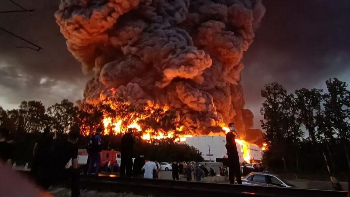 ucraina a lovit din nou depozite ale amazonului rusesc si au izbucnit incendii de proportii crimeea in blackout dupa bombardamente