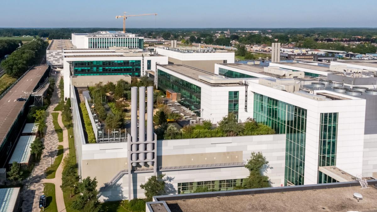 sediu campus producator semiconductori cipuri asml companie tech olanda europa veldhoven