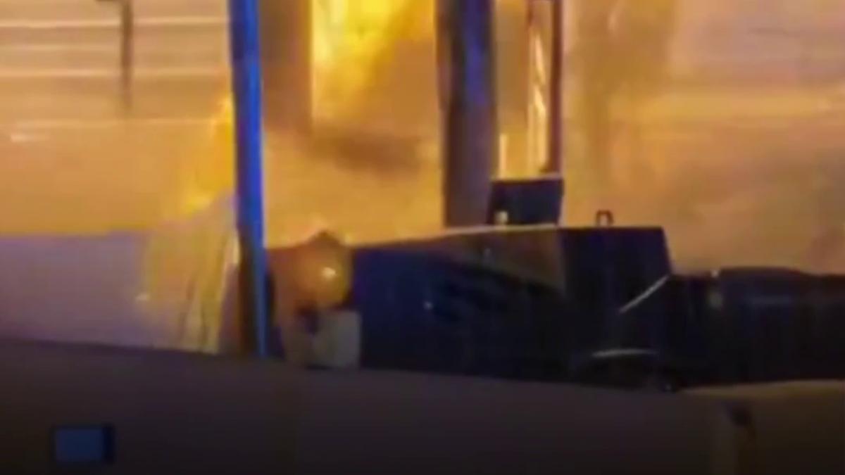 explozie puternica la o statie de metrou din barcelona sunt 8 raniti doi in stare grava focul va arde timp de cateva ore sau zile