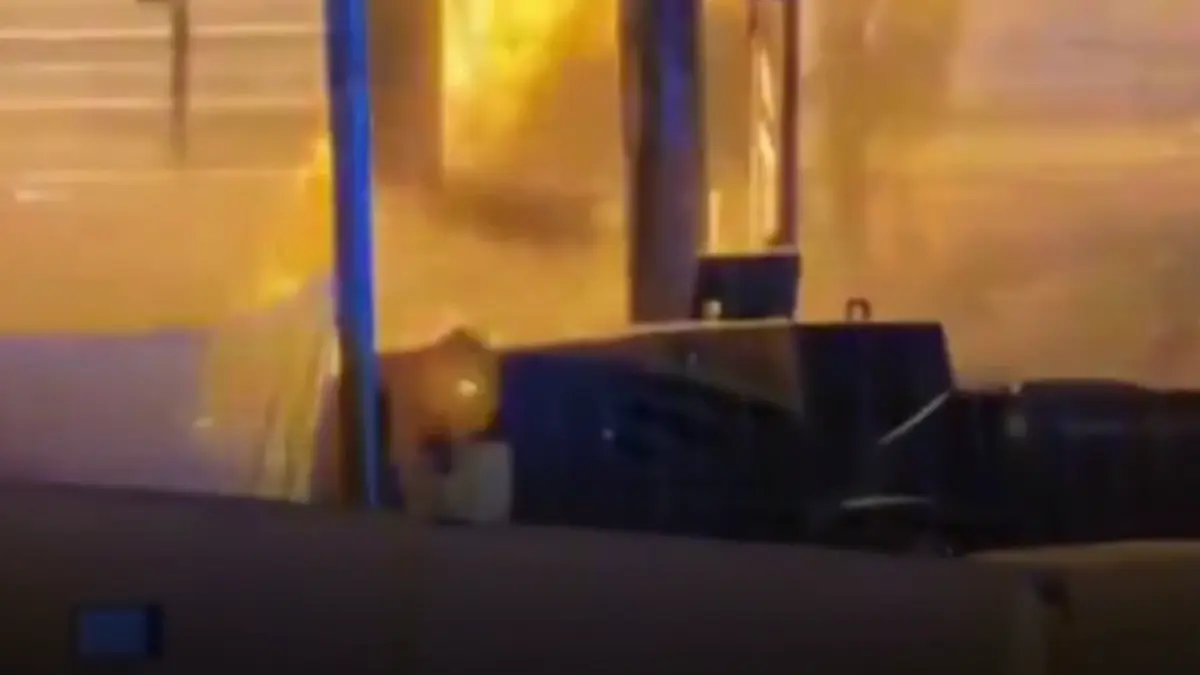 explozie puternica la o statie de metrou din barcelona sunt 8 raniti doi in stare grava focul va arde timp de cateva ore sau zile