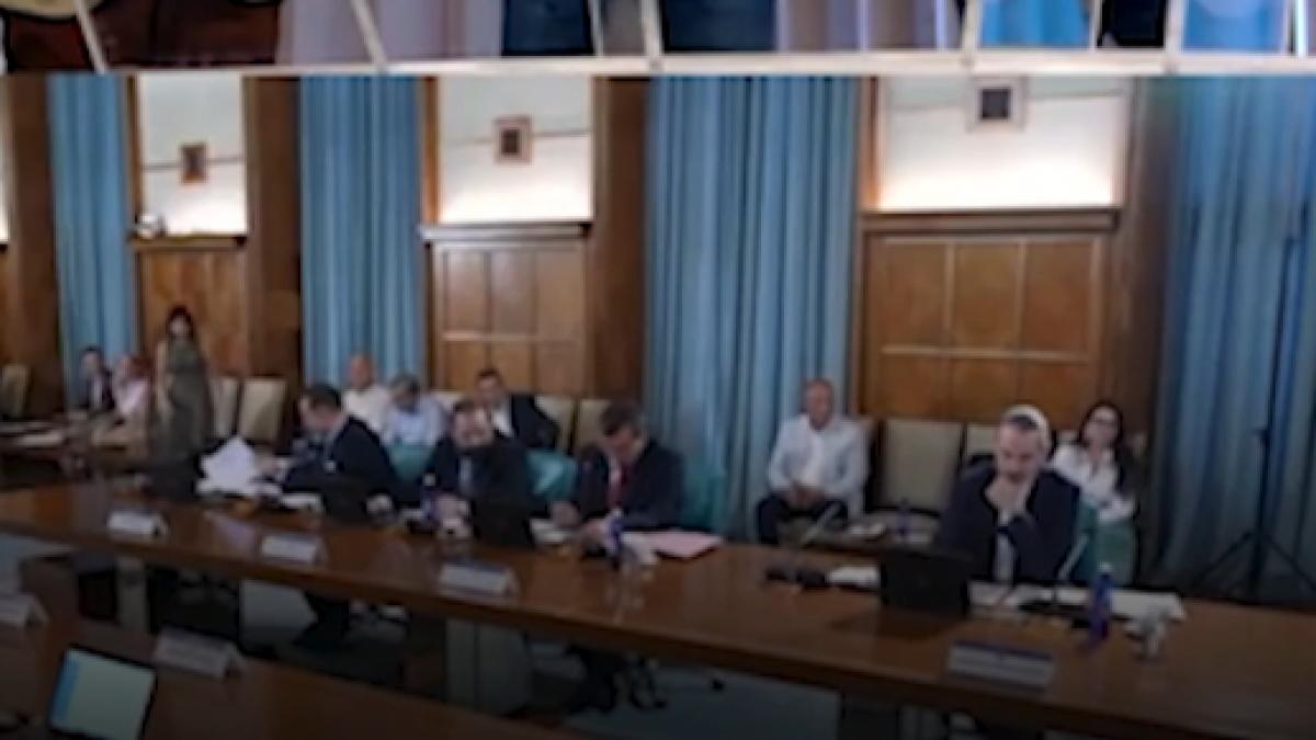 mugur ciuvica ciolacu a dat salariul pe un an sa se intalneasca in italia cu un penal