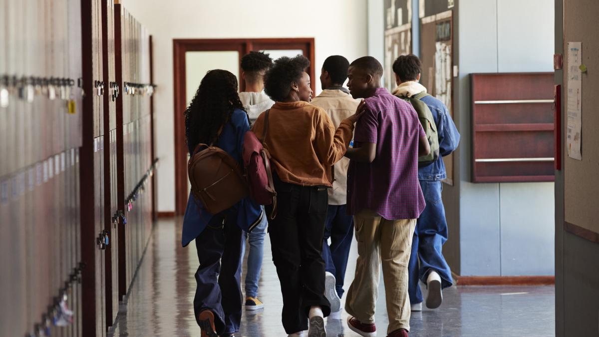 tata mor un elev arestat pentru ca a copiat la bac a murit in spatiile gratiilor povestea lui djouma a starnit furie in guineea