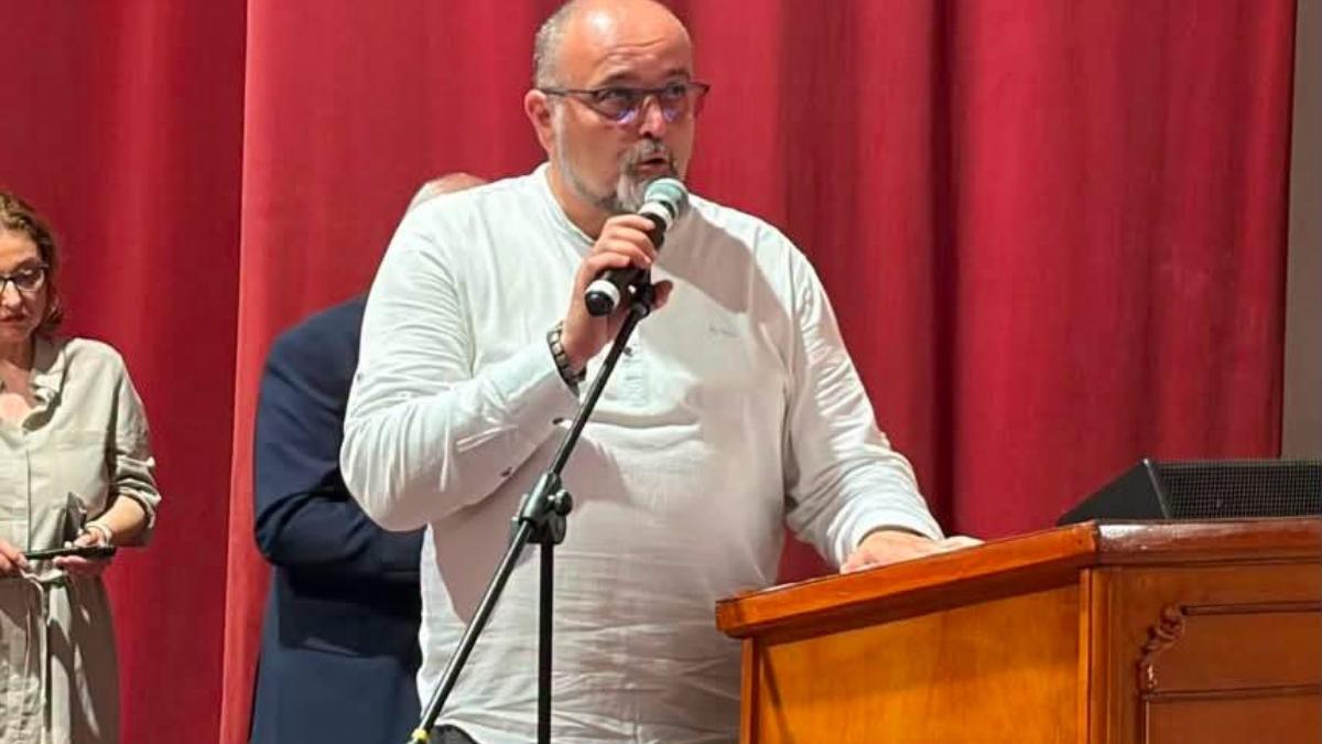 un preot din arges a fost oprit de la slujire si este cercetat disciplinar dupa ce a fost ales presedinte al psd topoloveni