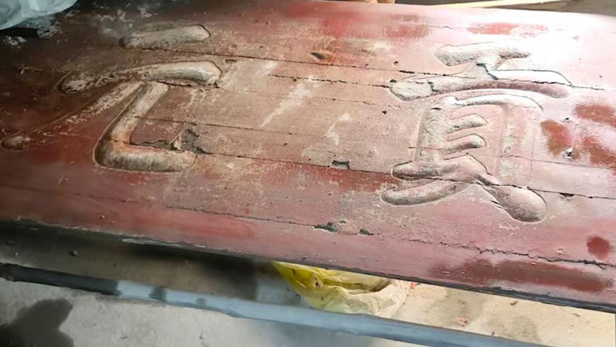 un barbat a descoperit socat ca masa familiei pe care mancau de ani de zile era de fapt diploma stramosului sau din dinastia qing
