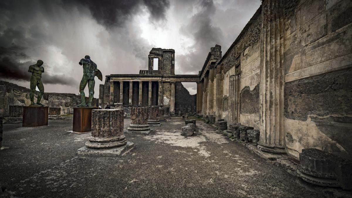 o noua descoperire spectaculoasa la pompeii o fresca cu scene din mitologia greaca decora tavanul unei sali de banchet