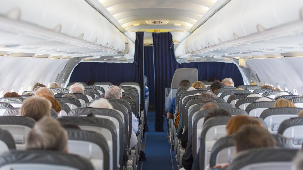 pasageri in avion