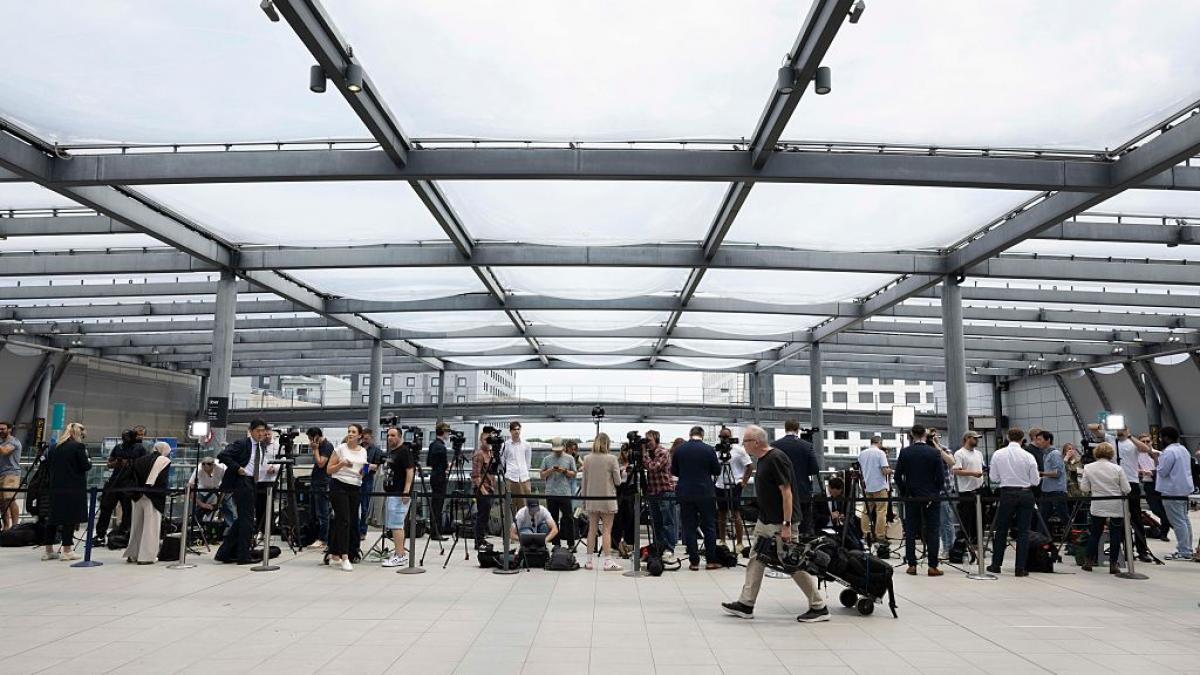 al doilea cel mai aglomerat aeroport din marea britanie nu are apa calatorii nu pot folosi toaleta si nu se pot spala pe maini