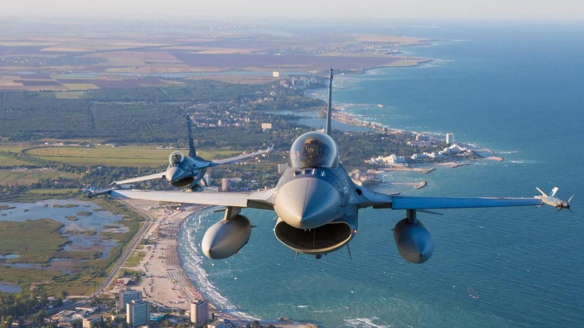 F-16 drona